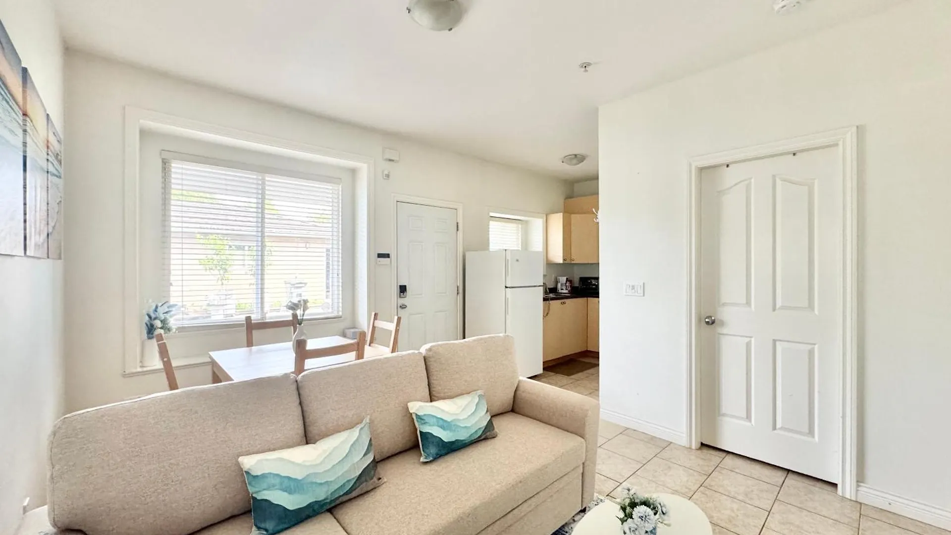 Heart Of Van. Private 2Br, Patio And Free Parking 溫哥華
