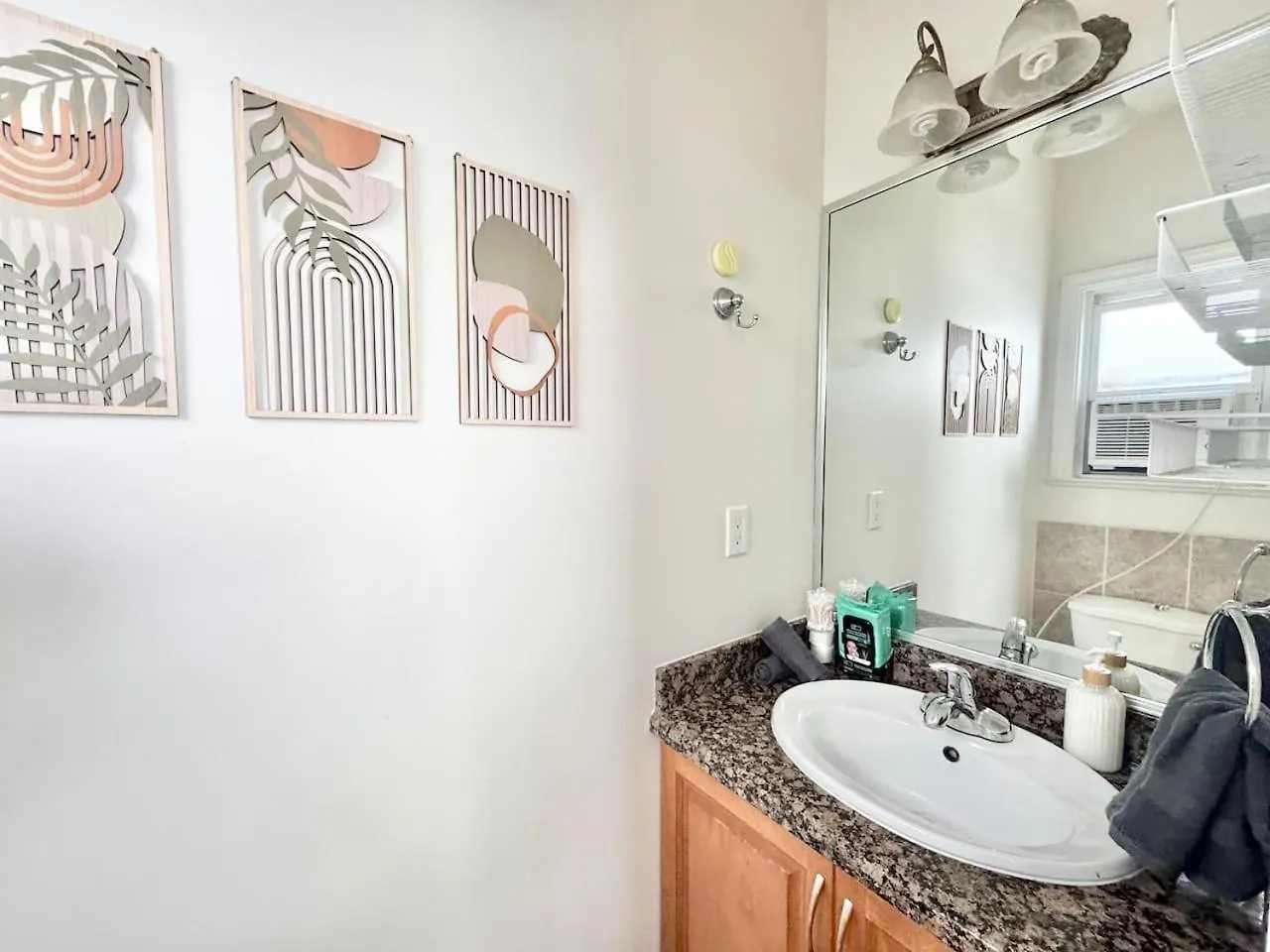 Heart Of Van. Private 2Br, Patio And Free Parking 溫哥華